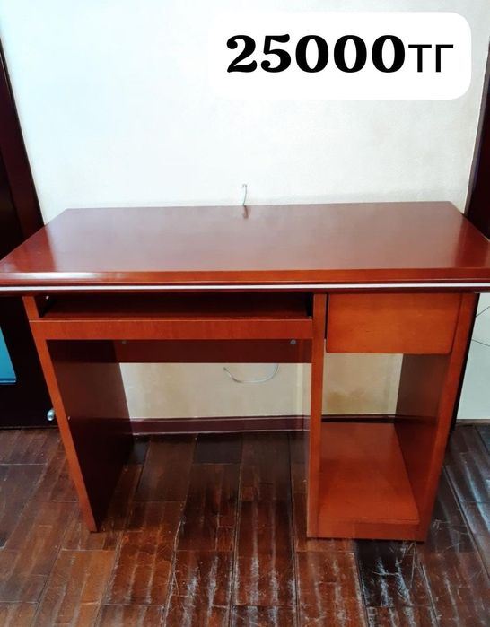 Продам письменный стол, универсальный.