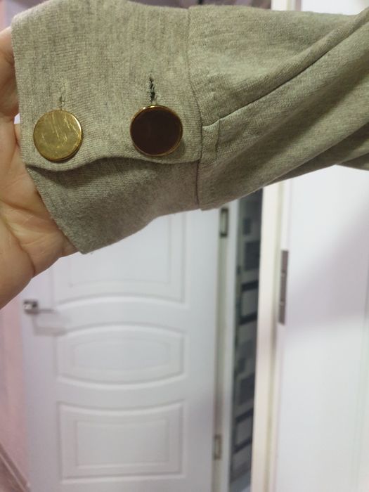 Продаю женское платье.