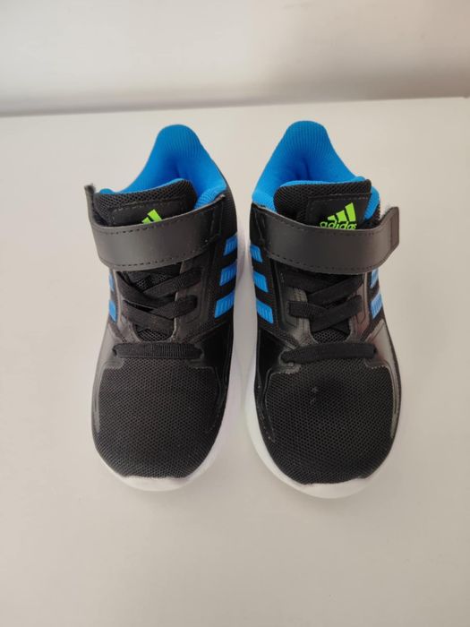 Детски обувки маратонки и боти