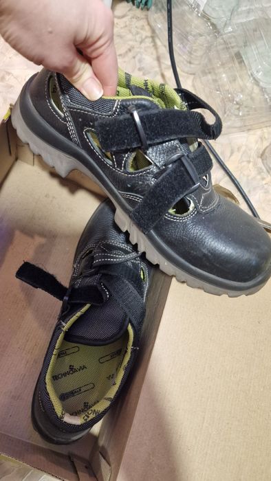 Продам спец обувь