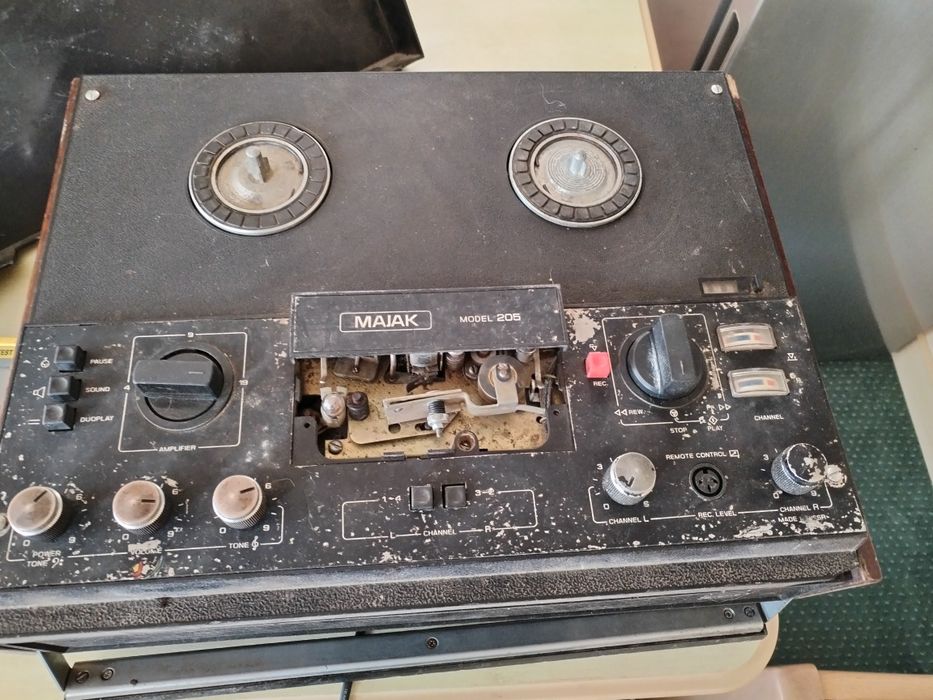 Vind radiocasetofoane decuri magnetofoane