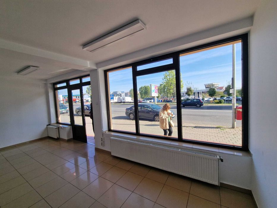 Inchiriez spatiu comercial 32mp