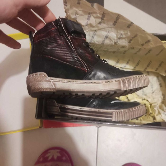 Продавам детски боти 29 размер