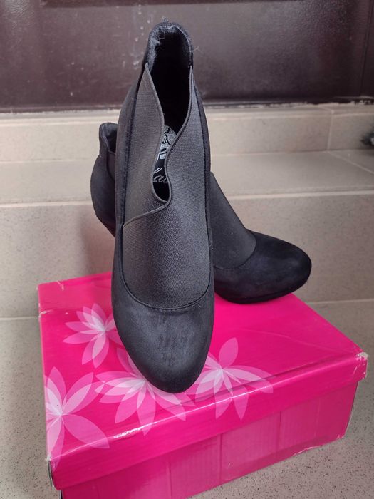 Ghetute dama cu toc gros, nr.36, imitatie piele intoarsa, NOI in cutie