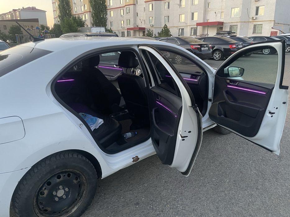Продам автомобиль шкода рапид 2018г.в.