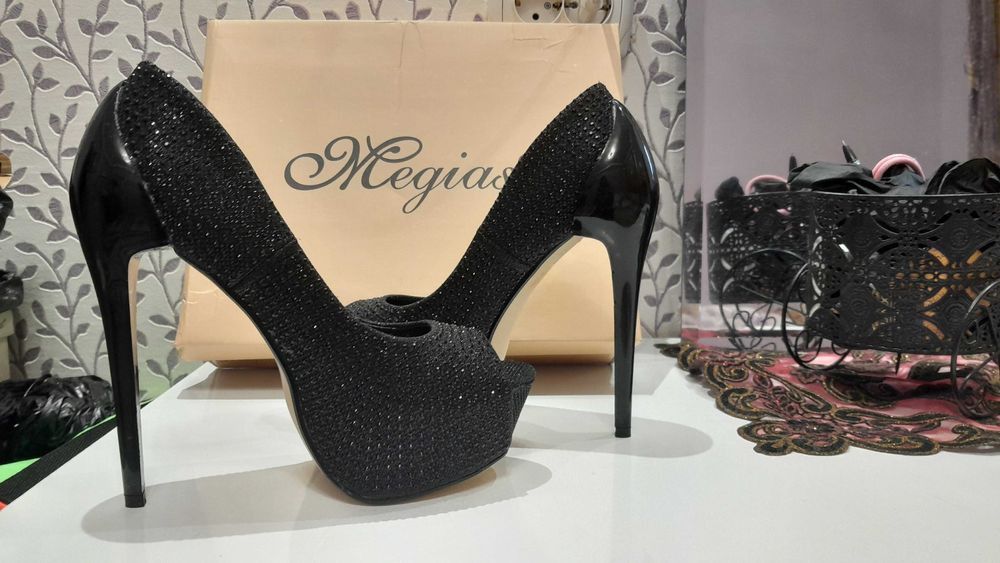 Дамски елегантни обувки на висок ток !!!