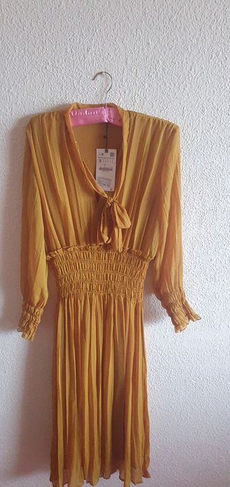Rochie noua lunga  plisata  Zara S galben-mustar