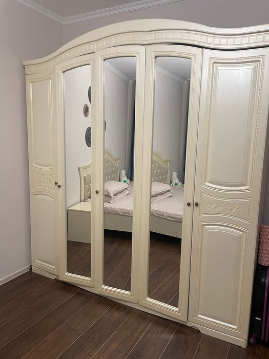 Продается спальный гарнитур