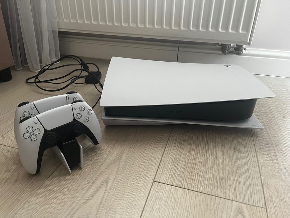 Sony PlayStation 5 + 2 геймпада
