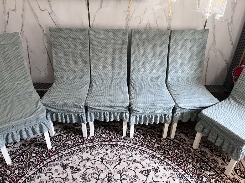 Кухонный стол со стульями