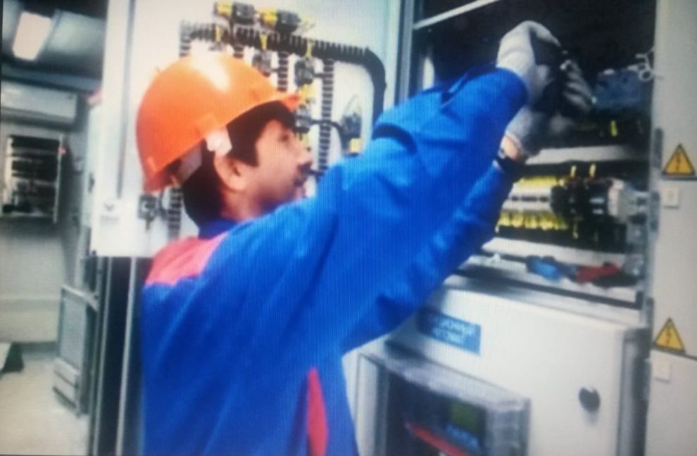 Электрик - электромонтажные работы. Наш девиз:\" Всё во благо людей ...