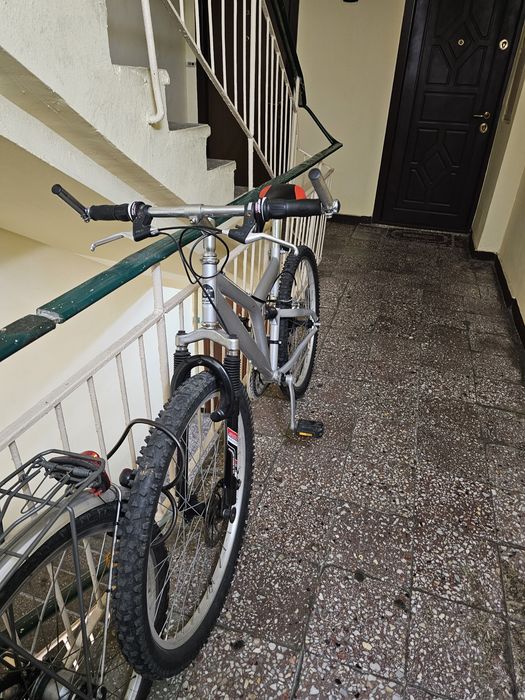 Bicicleta MTB full suspension