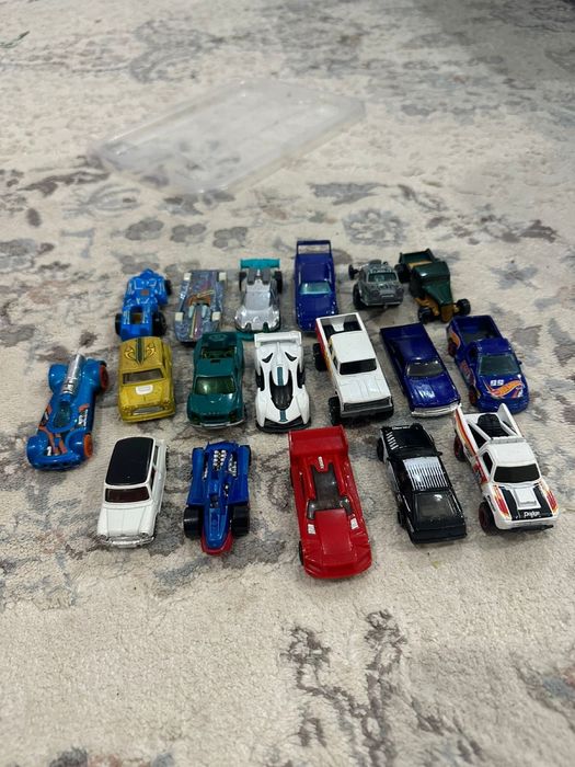 Продам машинки hot wheels хот вилс оригинал