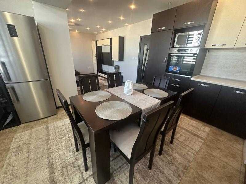 Дава се под наем Двустаен апартамент в Бургас, Славейков - 70 кв.м за 561 € - Снимка #3