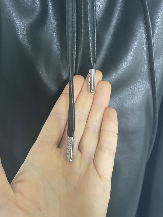 Кожен панталон Guess