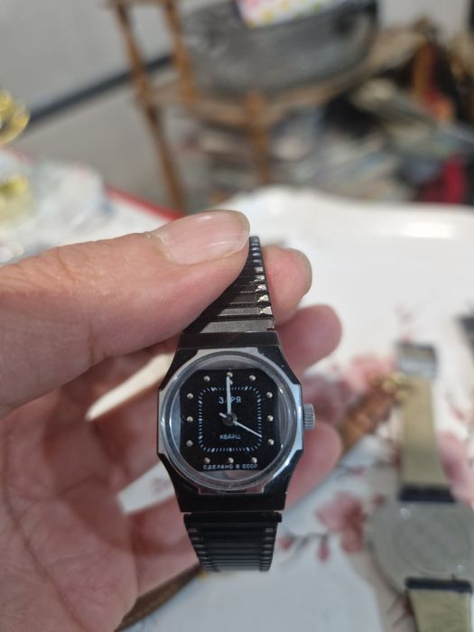 Продам женские часы