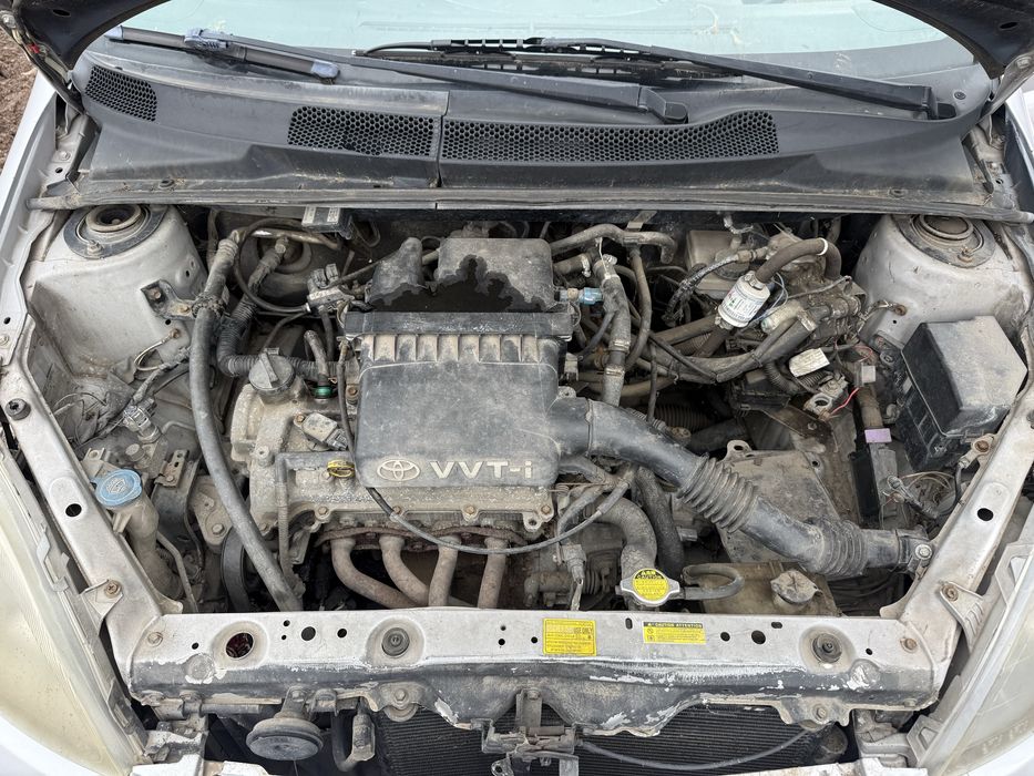 Toyota Yaris 1.0 VVT-i Тойота Ярис 1.0и на-части!