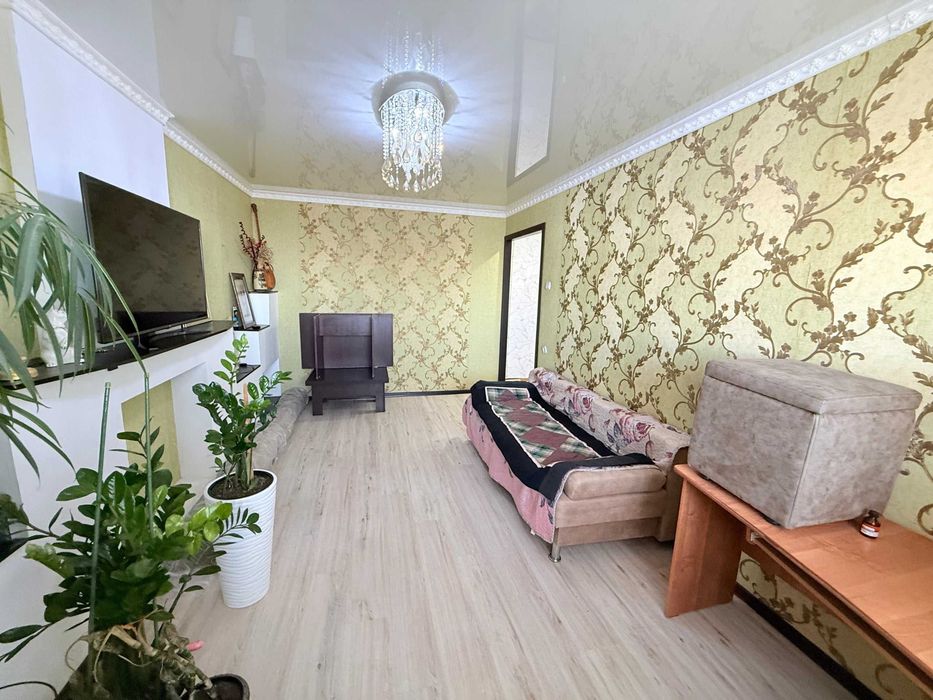 Продается квартира  в 8 микрорайоне