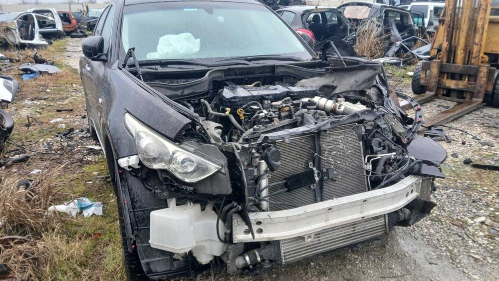 На части Инфинити QX70 3.0D 2017г