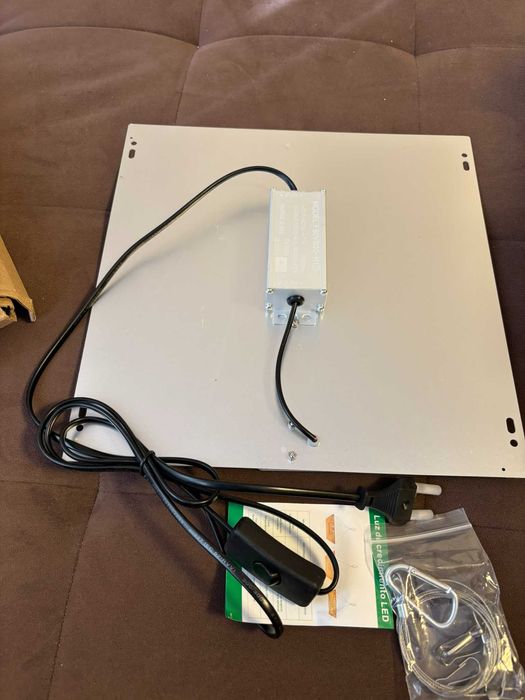 Пълен спектър LED фито лампа 30х30х3см за отглеждане на разстения