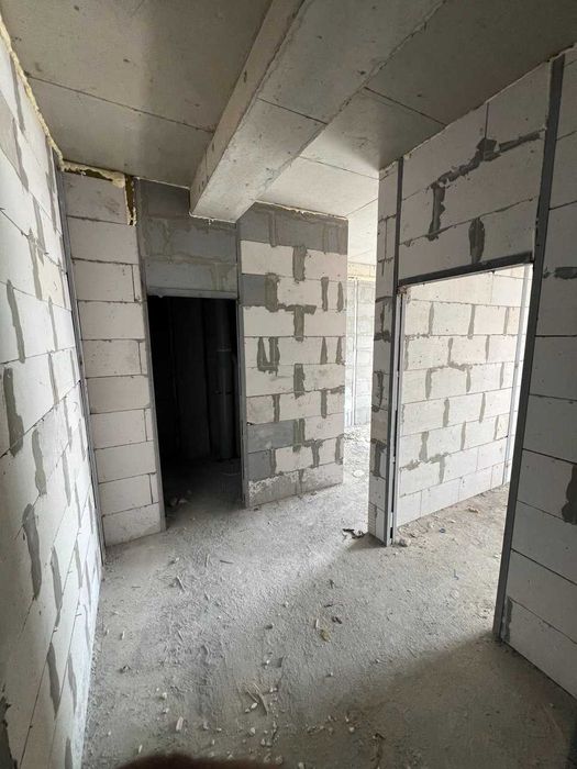 Новостройка 4-этаж 1 ком, 40 м кв за 33000дол готовь к ремонту Яшнобод