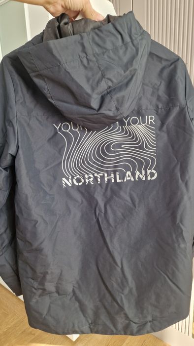 Продам ветровку на мальчика.