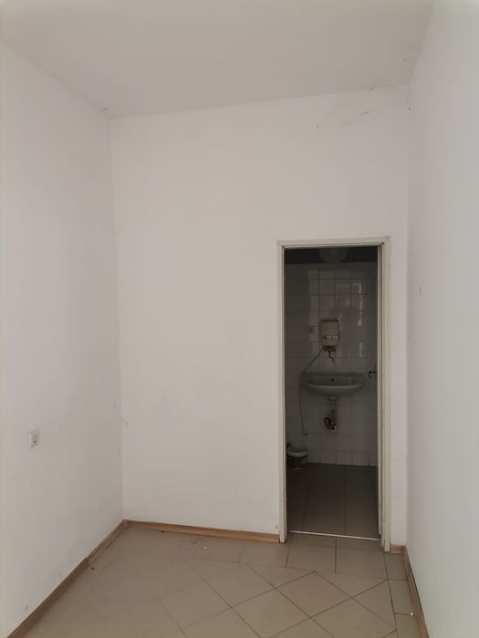 Дава се под наем Магазин в Момчилград - 43 кв.м за 510 € - Снимка #2