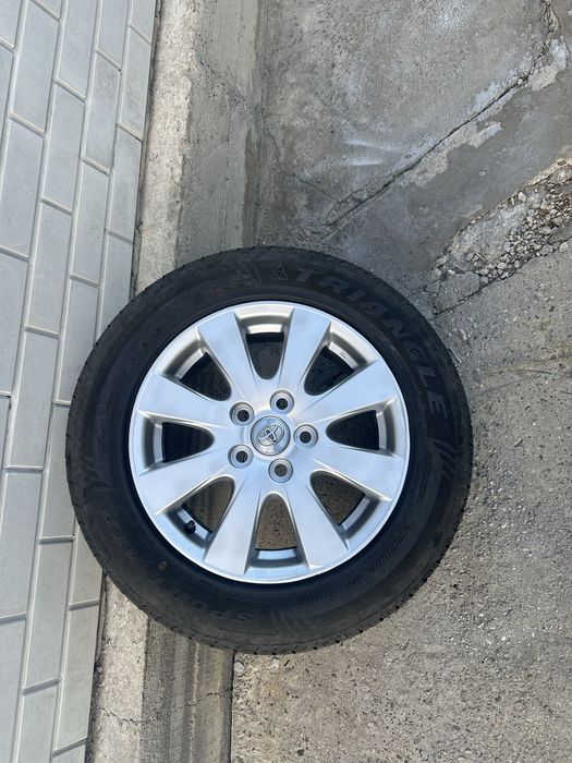 Toyota оригинальные диски с резиной