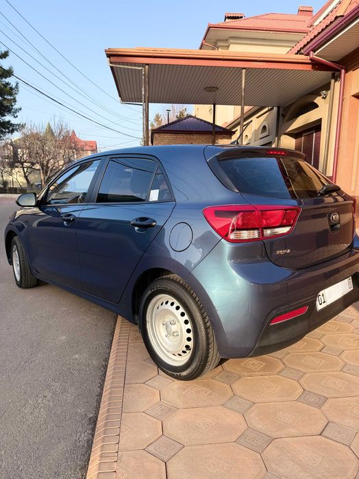 Продается Kia Rio 2018г (51,245 тыс пробег) Цвет Синий Дымчатый