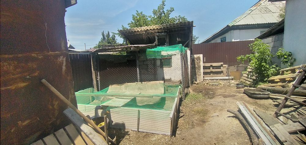 Продам дом в тихом районе.