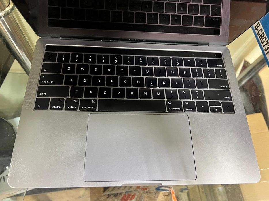 MacBook Pro 13" 2017 Touch Bar / i5 / 8GB / 256GB SSD