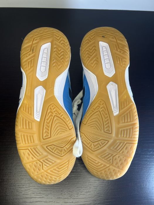 Adidas 41/42. Mizuno 36. футболни обувки, като нови