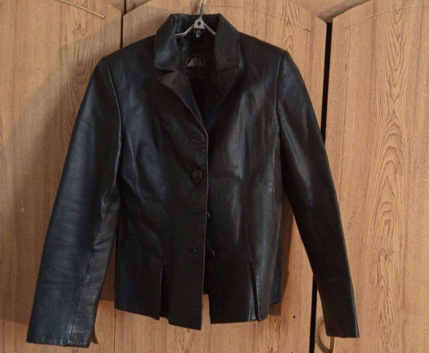 Срочно продам женскую куртку