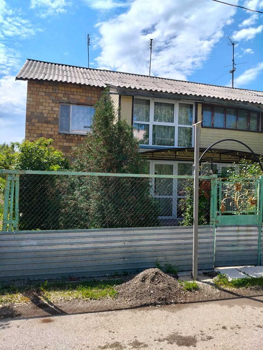 Продаётся 3-комнатная двухэтажная квартира в п. Топар, ул. Олимпийская