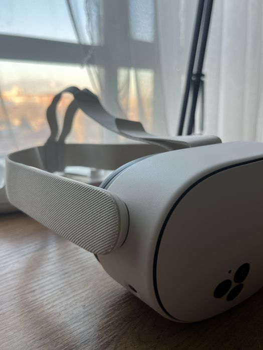 Meta Quest 3S 128 GB + докстанция