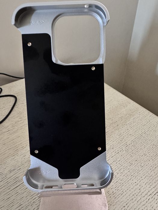 Продам чехол для Iphone 15 Pro