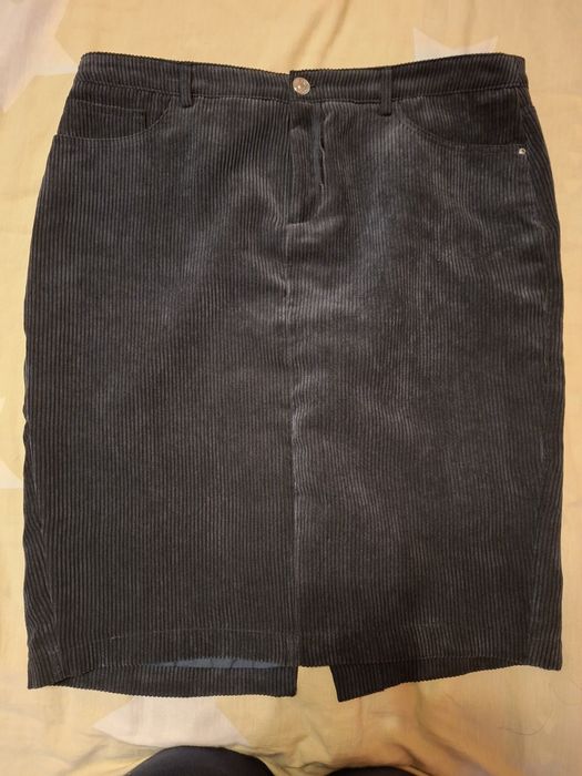 Vand o fusta pentru femei