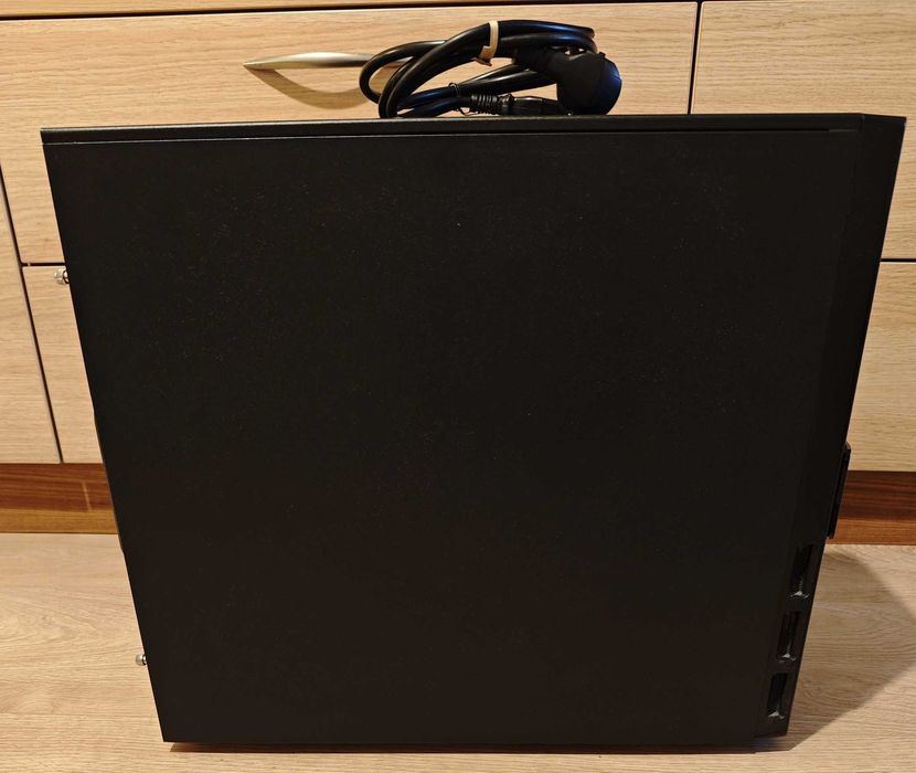 Продавам настолен компютър