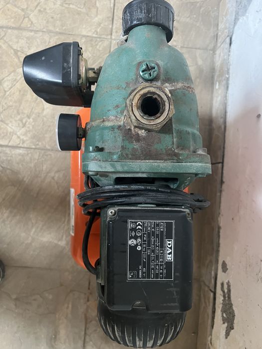 Vand hidrofor DAB cu rezervor 24 l 200lei si rezervor Valrom 500 l 200 lei