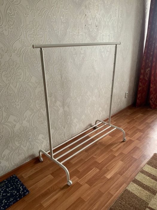 Продам вешалку для одежды и обуви