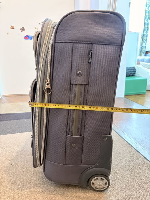 Vand valiza / troller samsonite 55x25 cm fermoar impecabil!