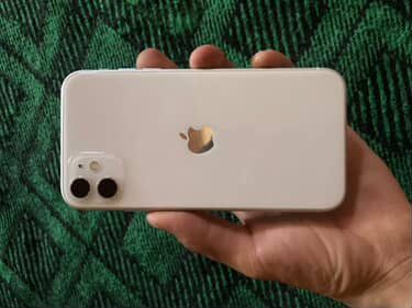 Iphone 11 ideal holatda