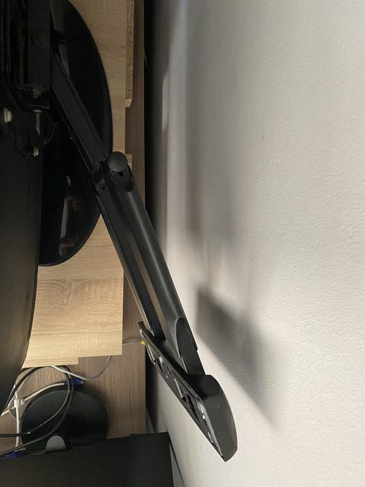 LCD Samsung 37"- diagonala 94 cm
