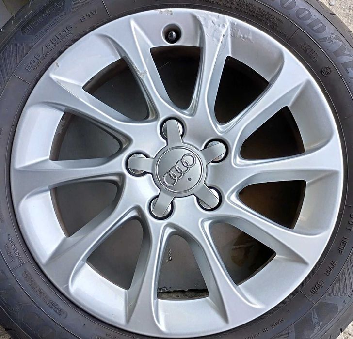 Продавам оригинални лети джанти 16" за Audi