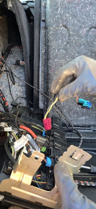 Теглич оригинален Tule Mercedes w203 комби. Два ключа.