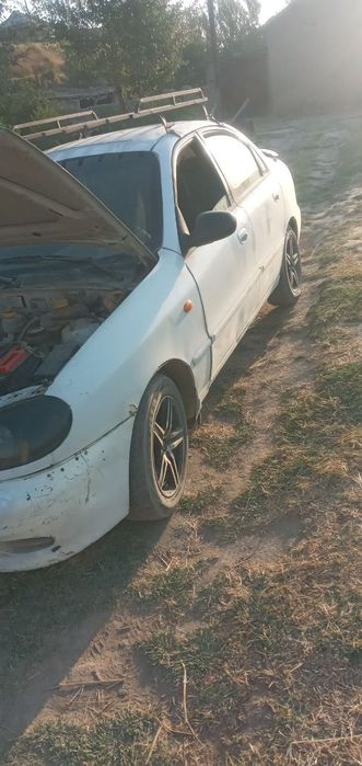 Daewoo Lanos yili 2001