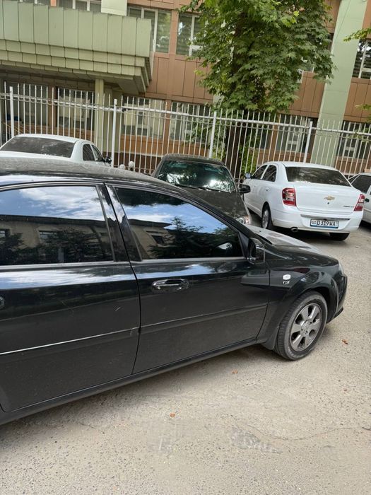 Chevrolet Gentra Black