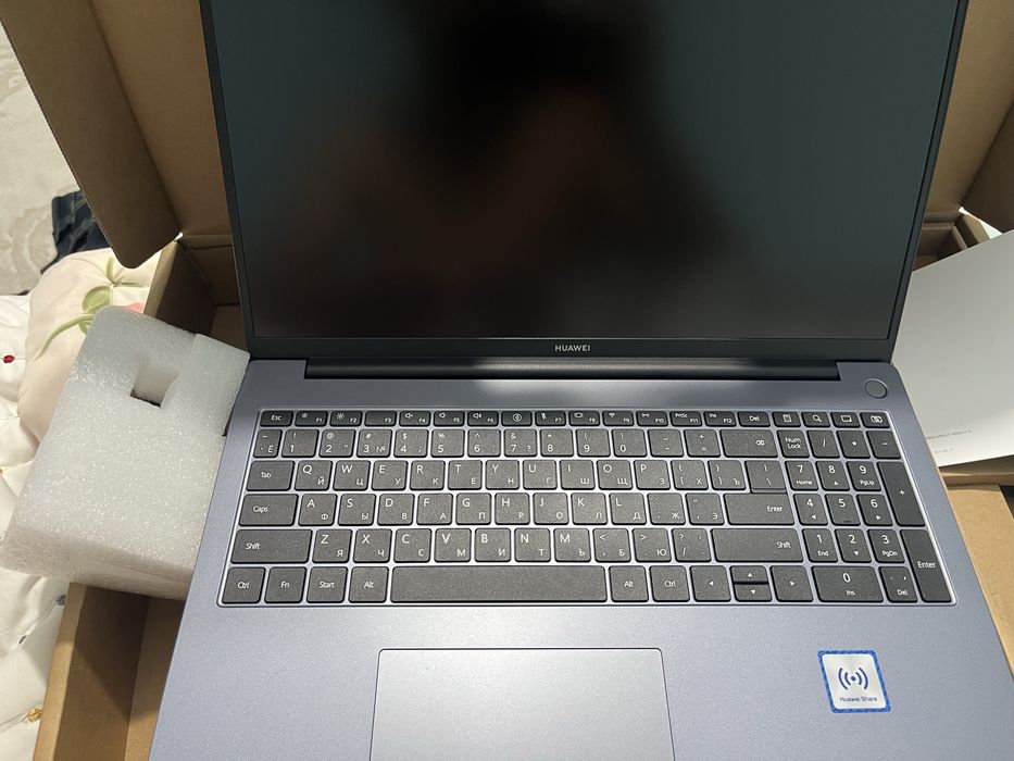 HUAWEI MateBook D 16 (MCLG-X).