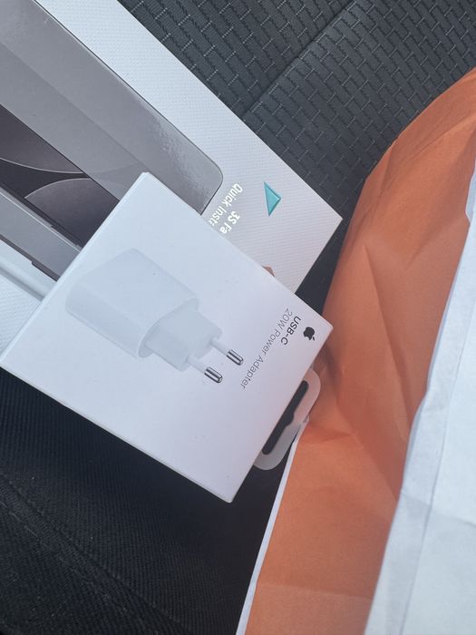 Iphone 17 nou in cutie