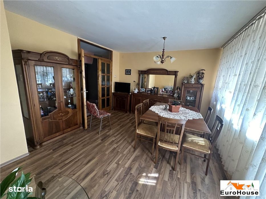 Apartament cu 4 camere de vanzare in Alba Iulia M-uri